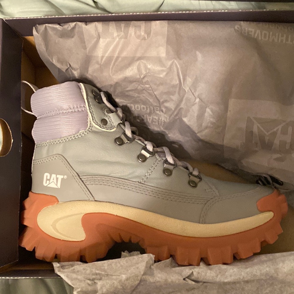 BRAND NEW NEVER WORN CAT WORK BOOTS